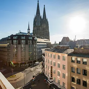 https://central-am-dom.topcolognehotels.com